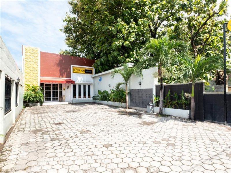 Spot On 2419 Rumah Nugraha Hotel Syariah Yogyakarta Eksteriør bilde
