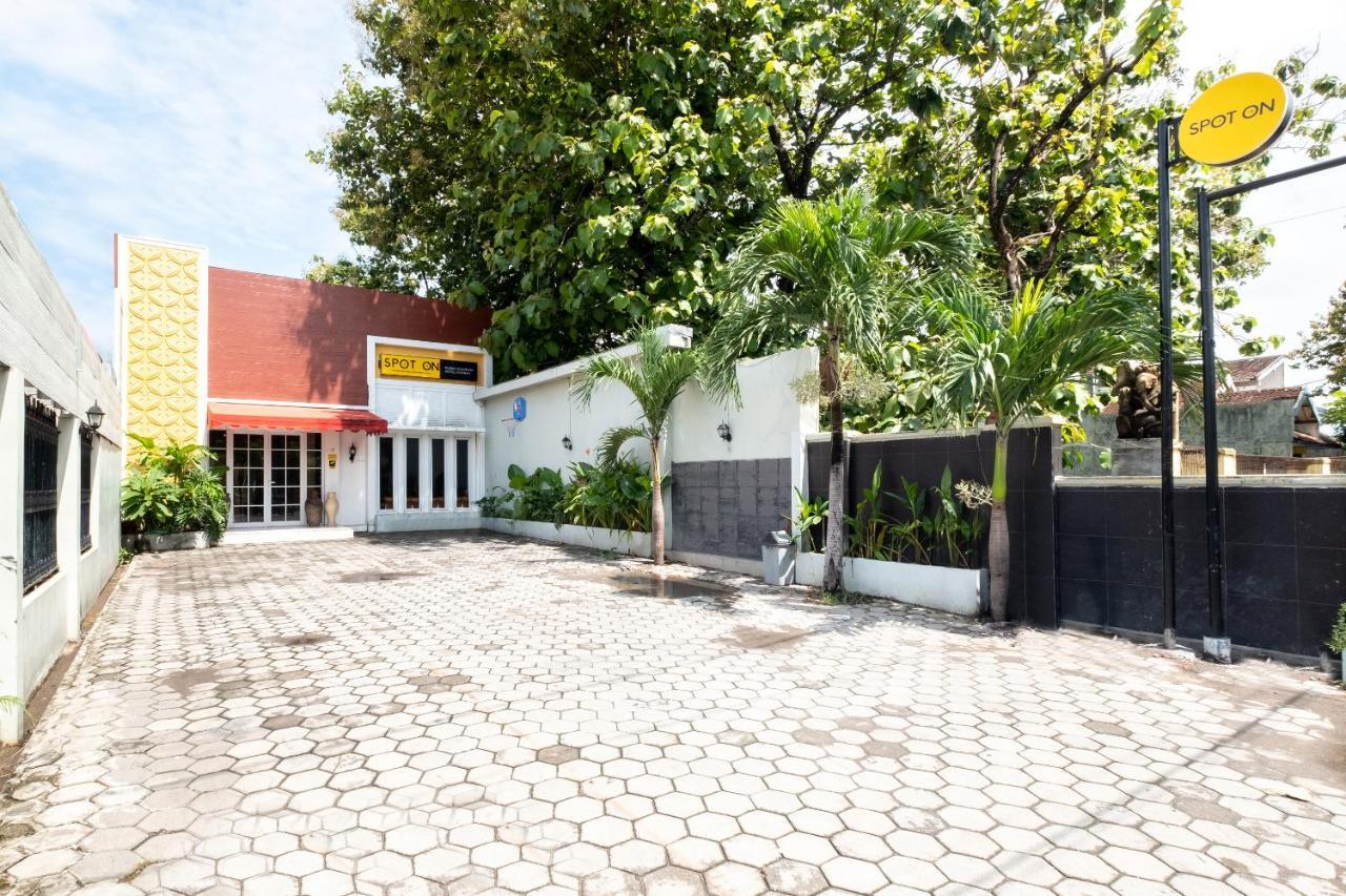 Spot On 2419 Rumah Nugraha Hotel Syariah Yogyakarta Eksteriør bilde